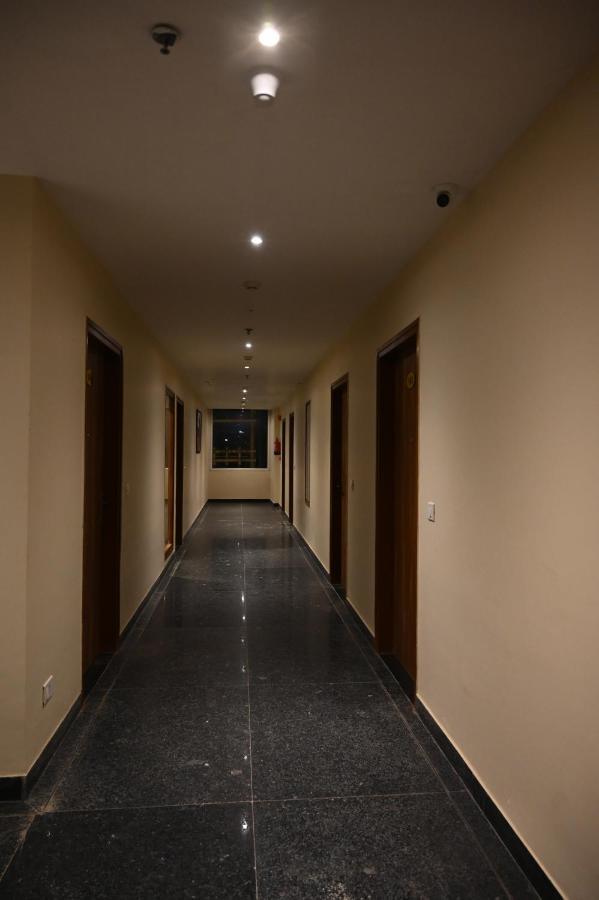 Neel Clarks Inn Express Agra  Bagian luar foto