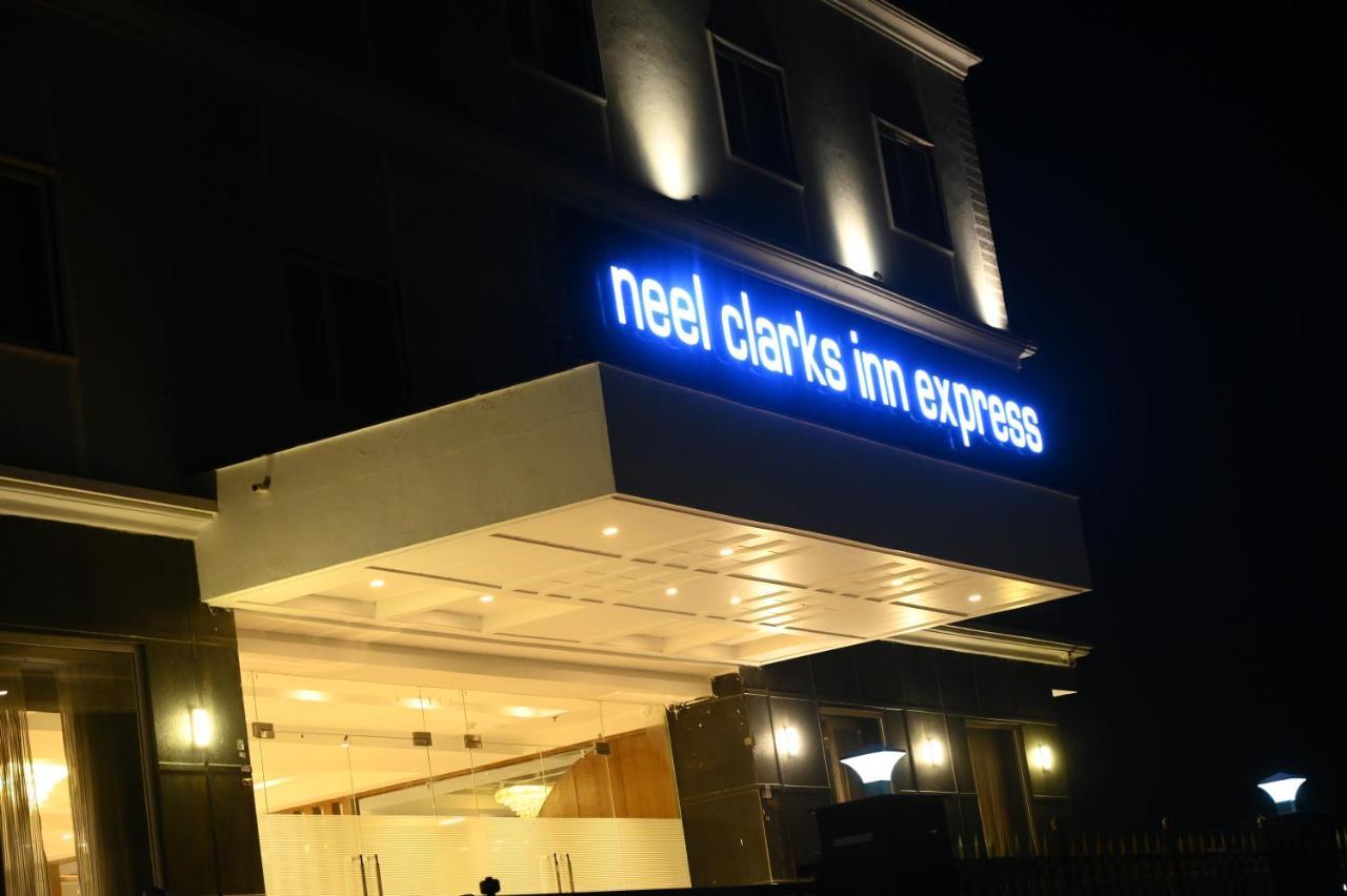 Neel Clarks Inn Express Agra  Bagian luar foto