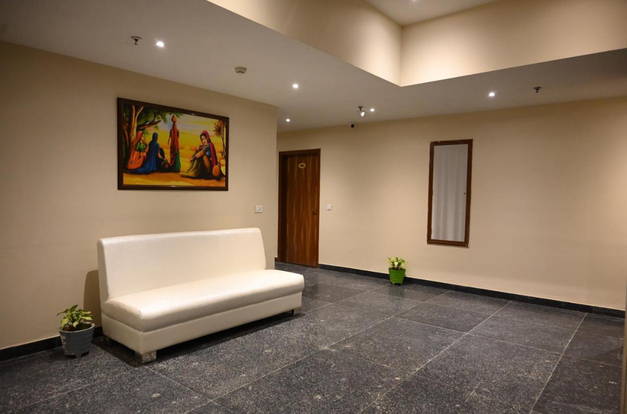 Neel Clarks Inn Express Agra  Bagian luar foto