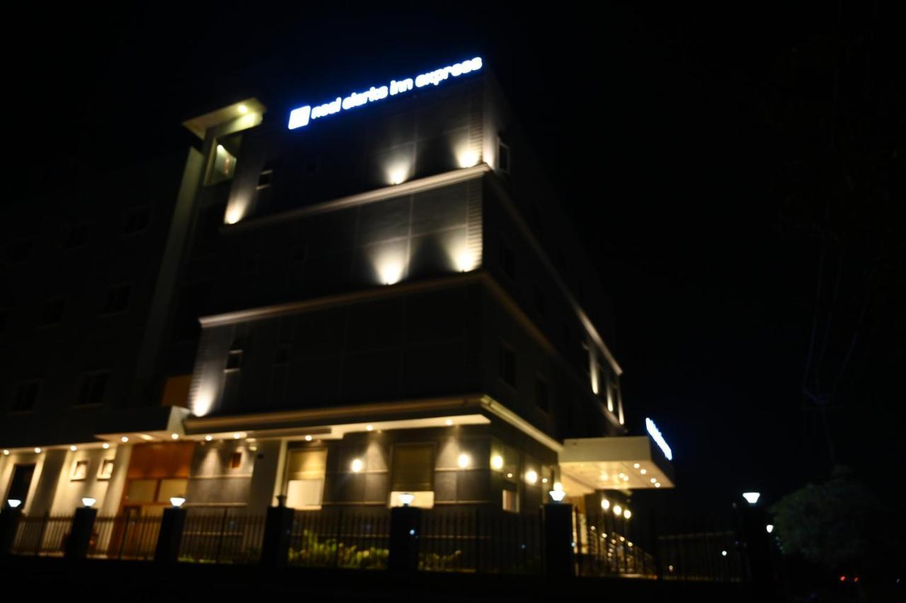 Neel Clarks Inn Express Agra  Bagian luar foto