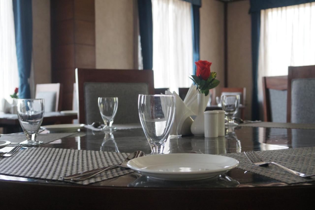 Neel Clarks Inn Express Agra  Bagian luar foto