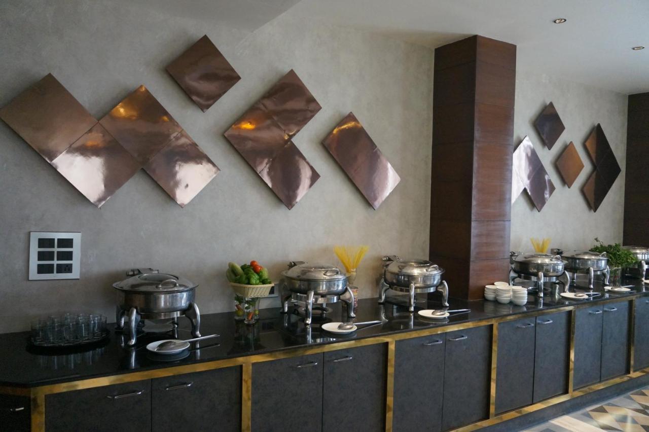 Neel Clarks Inn Express Agra  Bagian luar foto