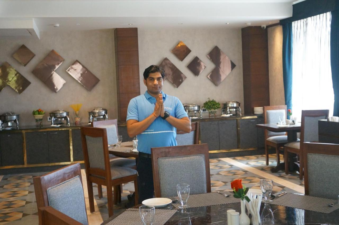 Neel Clarks Inn Express Agra  Bagian luar foto