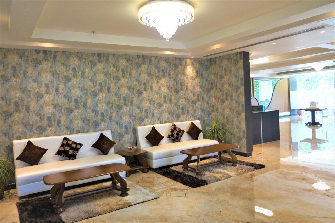 Neel Clarks Inn Express Agra  Bagian luar foto