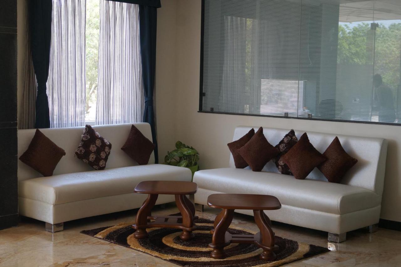 Neel Clarks Inn Express Agra  Bagian luar foto