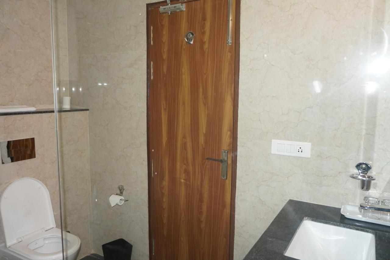 Neel Clarks Inn Express Agra  Bagian luar foto