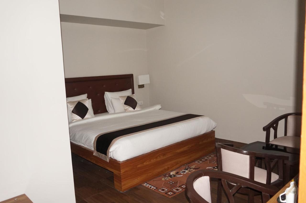 Neel Clarks Inn Express Agra  Bagian luar foto